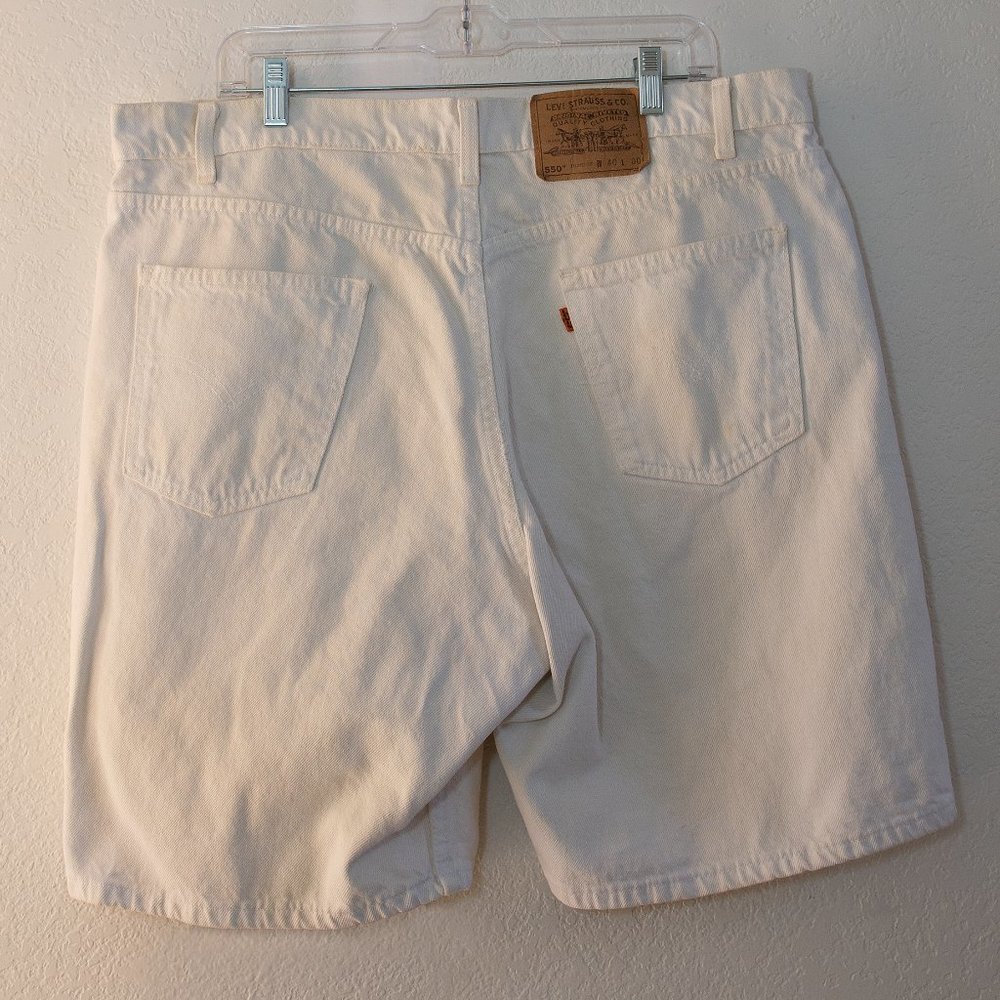 Levi's Shorts, 550 relaxed fit, eggshell white, vintage, sz 40, very gently used